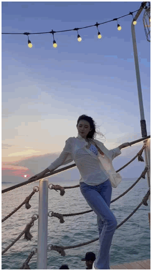 阿朱老师露出钓鱼